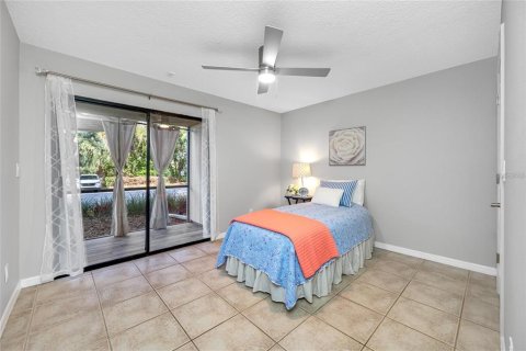 Condo in Palm Harbor, Florida, 1 bedroom  № 2096310 - photo 12