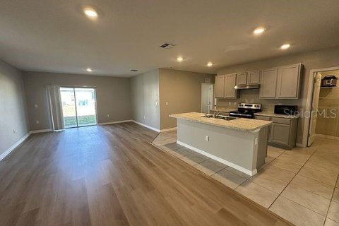 Villa ou maison à vendre à Davenport, Floride: 5 chambres, 234.3 m2 № 2391057 - photo 2