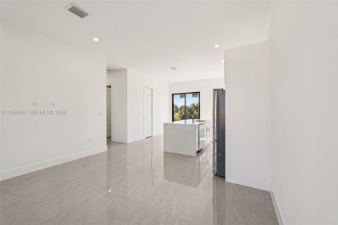 Casa en venta en Lehigh Acres, Florida, 3 dormitorios, 98.01 m2 № 2009013 - foto 13