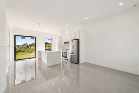 Casa en venta en Lehigh Acres, Florida, 3 dormitorios, 98.01 m2 № 2009013 - foto 12