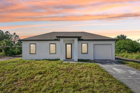 Casa en Lehigh Acres, Florida 3 dormitorios, 98.01 m2 № 2009013