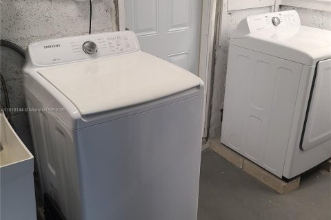 Casa en alquiler en Wilton Manors, Florida, 2 dormitorios, 130.06 m2 № 1776117 - foto 19