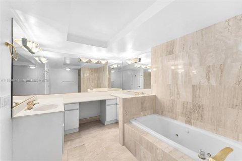 Copropriété à louer à Miami Beach, Floride: 3 chambres, 164.44 m2 № 1943692 - photo 7