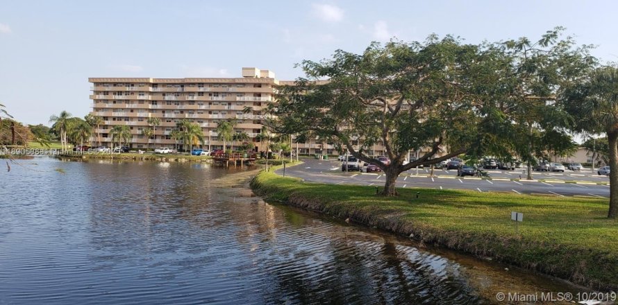 Condominio en Plantation, Florida, 2 dormitorios № 1943353