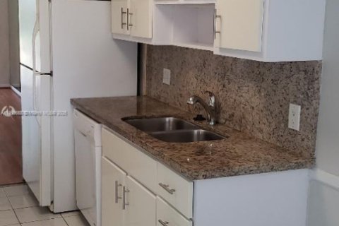 Condominio en venta en Plantation, Florida, 2 dormitorios, 94.3 m2 № 1943353 - foto 2