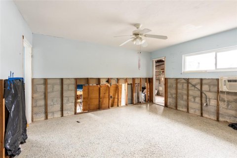 House in Gulfport, Florida 3 bedrooms, 114.46 sq.m. № 1533660 - photo 28