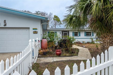House in Gulfport, Florida 3 bedrooms, 114.46 sq.m. № 1533660 - photo 3