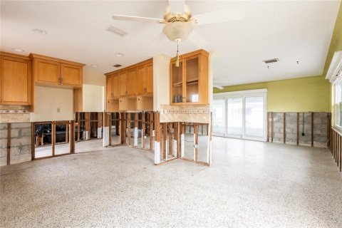 House in Gulfport, Florida 3 bedrooms, 114.46 sq.m. № 1533660 - photo 22