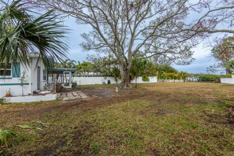 House in Gulfport, Florida 3 bedrooms, 114.46 sq.m. № 1533660 - photo 12
