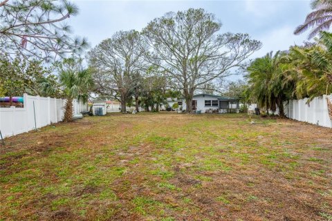 House in Gulfport, Florida 3 bedrooms, 114.46 sq.m. № 1533660 - photo 13