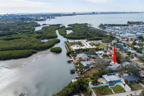 House in Gulfport, Florida 3 bedrooms, 114.46 sq.m. № 1533660 - photo 6