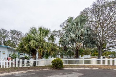 House in Gulfport, Florida 3 bedrooms, 114.46 sq.m. № 1533660 - photo 4