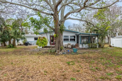 House in Gulfport, Florida 3 bedrooms, 114.46 sq.m. № 1533660 - photo 14