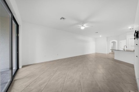 House in LORRAINE LAKES in Bradenton, Florida 2 bedrooms, 144.65 sq.m. № 2391568 - photo 22