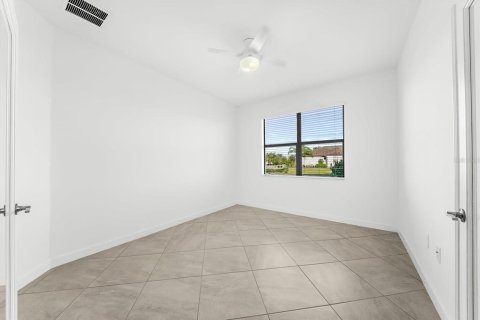 House in LORRAINE LAKES in Bradenton, Florida 2 bedrooms, 144.65 sq.m. № 2391568 - photo 14