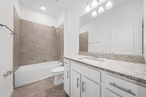 House in LORRAINE LAKES in Bradenton, Florida 2 bedrooms, 144.65 sq.m. № 2391568 - photo 29
