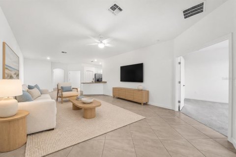 House in LORRAINE LAKES in Bradenton, Florida 2 bedrooms, 144.65 sq.m. № 2391568 - photo 20