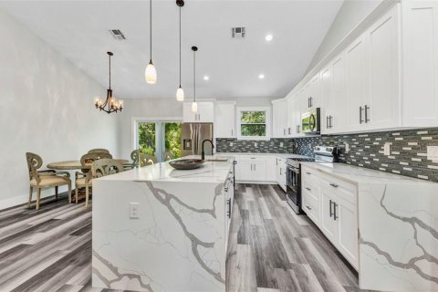 House in Port Charlotte, Florida 3 bedrooms, 154.59 sq.m. № 1847231 - photo 9