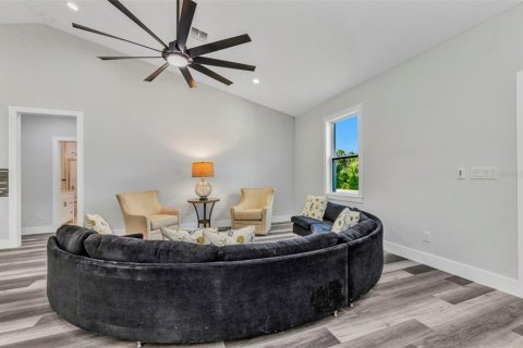 House in Port Charlotte, Florida 3 bedrooms, 154.59 sq.m. № 1847231 - photo 8