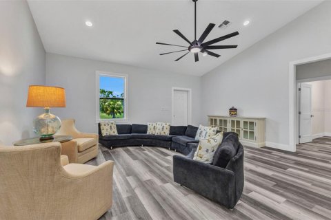 House in Port Charlotte, Florida 3 bedrooms, 154.59 sq.m. № 1847231 - photo 7