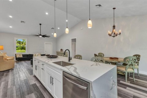 House in Port Charlotte, Florida 3 bedrooms, 154.59 sq.m. № 1847231 - photo 13