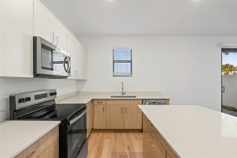 Снять в аренду таунхаус в Лейквуд Ранч, Флорида 10 комнат, 171.68м2, № 2202472 - фото 12