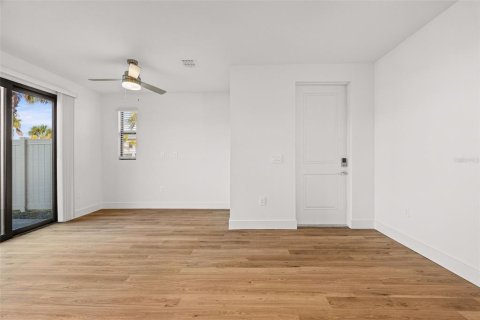 Снять в аренду таунхаус в Лейквуд Ранч, Флорида 10 комнат, 171.68м2, № 2202472 - фото 9