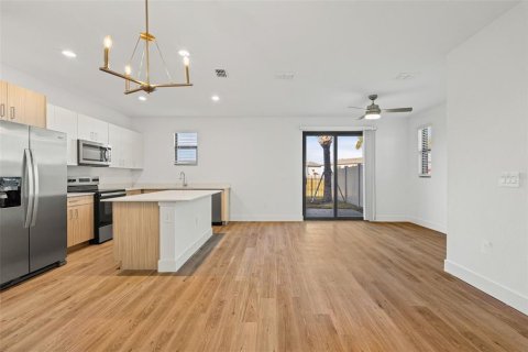 Снять в аренду таунхаус в Лейквуд Ранч, Флорида 10 комнат, 171.68м2, № 2202472 - фото 7