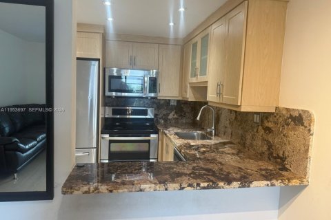 Купить кондоминиум в Санни-Айлс-Бич, Флорида 1 спальня, 49.8м2, № 2054938 - фото 7