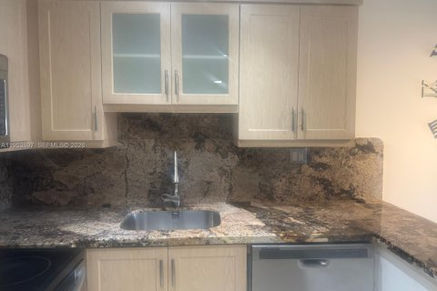 Купить кондоминиум в Санни-Айлс-Бич, Флорида 1 спальня, 49.8м2, № 2054938 - фото 3