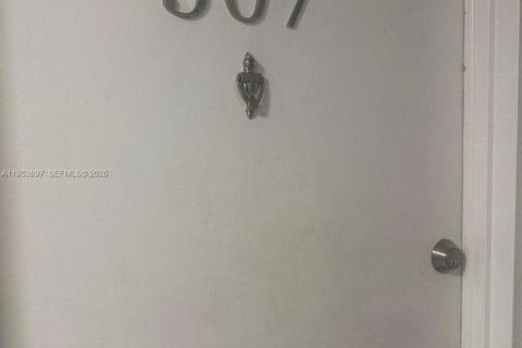 Купить кондоминиум в Санни-Айлс-Бич, Флорида 1 спальня, 49.8м2, № 2054938 - фото 2