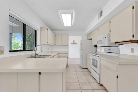 Villa ou maison à vendre à Orlando, Floride: 3 chambres, 192.49 m2 № 2302954 - photo 9