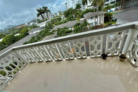 Condo in Bay Harbor Islands, Florida, 1 bedroom  № 1978973 - photo 30