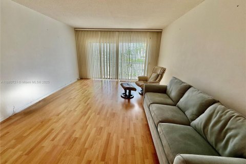 Condo in Bay Harbor Islands, Florida, 1 bedroom  № 1978973 - photo 12