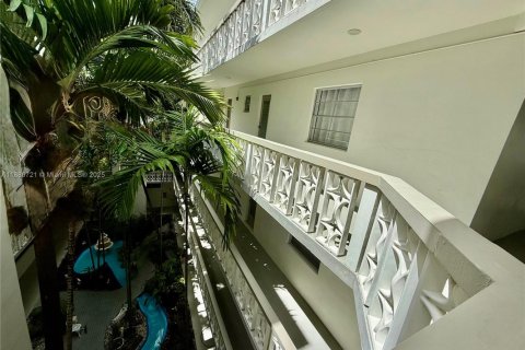 Condo in Bay Harbor Islands, Florida, 1 bedroom  № 1978973 - photo 6