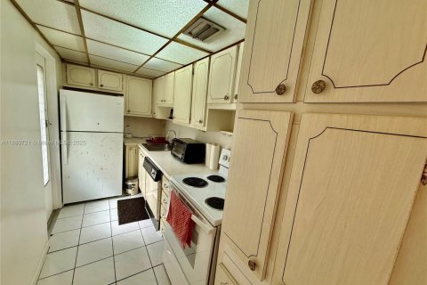 Condo in Bay Harbor Islands, Florida, 1 bedroom  № 1978973 - photo 14