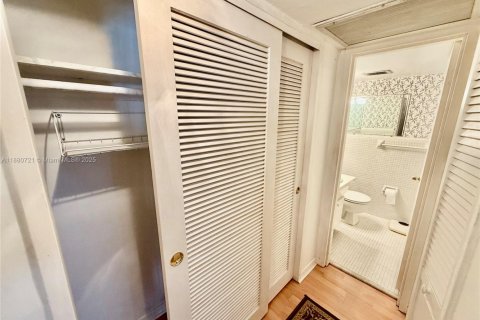 Condo in Bay Harbor Islands, Florida, 1 bedroom  № 1978973 - photo 19