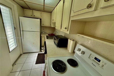 Condo in Bay Harbor Islands, Florida, 1 bedroom  № 1978973 - photo 16