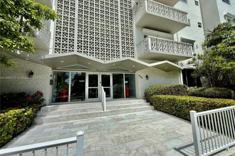 Condo in Bay Harbor Islands, Florida, 1 bedroom  № 1978973 - photo 4