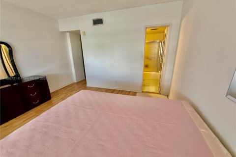 Condo in Bay Harbor Islands, Florida, 1 bedroom  № 1978973 - photo 24