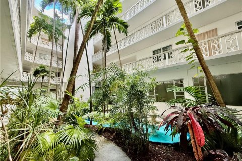 Condo in Bay Harbor Islands, Florida, 1 bedroom  № 1978973 - photo 1