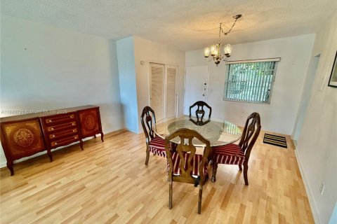 Condo in Bay Harbor Islands, Florida, 1 bedroom  № 1978973 - photo 9