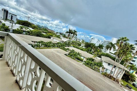 Condo in Bay Harbor Islands, Florida, 1 bedroom  № 1978973 - photo 28