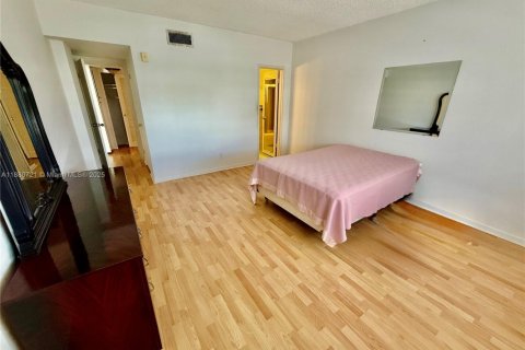 Condo in Bay Harbor Islands, Florida, 1 bedroom  № 1978973 - photo 21