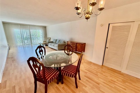 Condo in Bay Harbor Islands, Florida, 1 bedroom  № 1978973 - photo 8