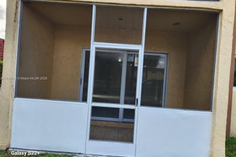 Condo in Lauderhill, Florida, 2 bedrooms  № 1489225 - photo 5