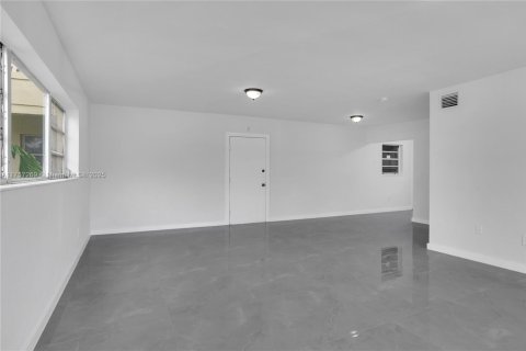 Купить кондоминиум в Норт-Майами, Флорида 2 спальни, 110.18м2, № 1960440 - фото 17