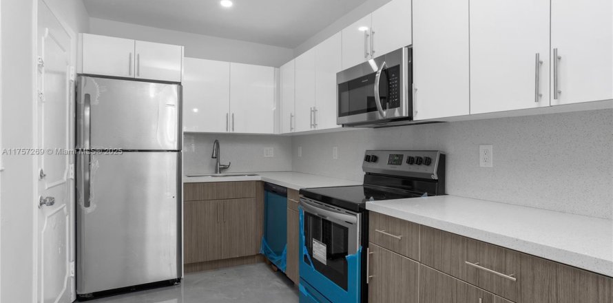 Кондоминиум с 2 спальнями в Норт-Майами, Флорида № 1960440