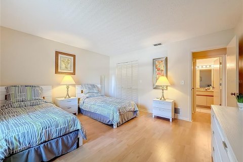 Condo in Palm Harbor, Florida, 2 bedrooms № 2198916 - photo 11