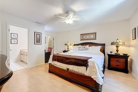 Condo in Palm Harbor, Florida, 2 bedrooms № 2198916 - photo 14